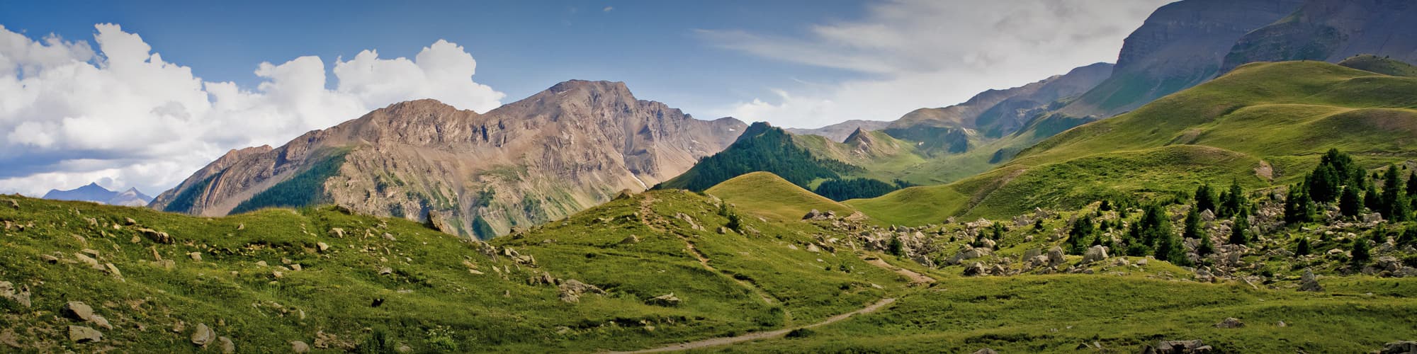 Voyage dans les Alpes du Sud © Uolir / Adobe Stock