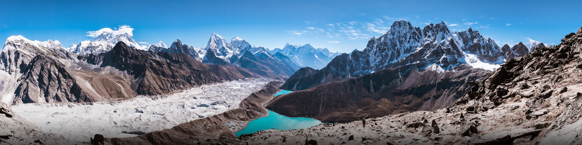 Trekking au Népal : randonnée, trek et voyage © Thrithot / Adobe Stock