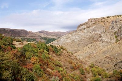 Village d'Artanboujnk - Forteresse de Smbataberd - Monastère de Tsakhats Kar -  Arménie