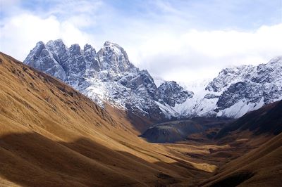 Marche vers le mont Chaukhebi - Géorgie