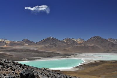 Vue depuis le volcan Licancabur vers la Laguna verde - Bolivie