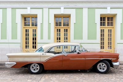  Voiture ancienne dans une rue de Trinidad - Province de Sancti-Spiritus - Cuba