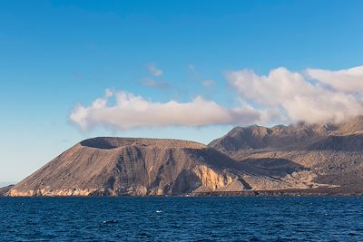 Isabela - cratère volcanique sur l'île - Equateur