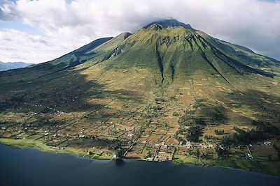 Lac San Pablo et volcan Imbabura - Equateur