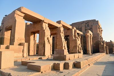 Temple de Kom Ombo au coucher du soleil - Egypte