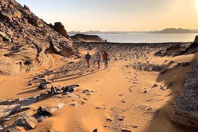 Marche dans le désert nubien - Egypte