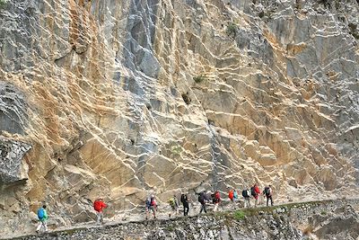 Randonneurs - Falaise du Cares - Picos de Europa - Pyrénées - Espagne