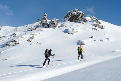 Ski de randonnée en montant en direction du Pic de Château Renard - Queyras - Hautes-Alpes - France