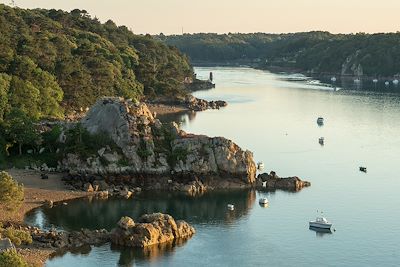 Vue sur la vallée et la rivière du Trieux - Bretagne - France