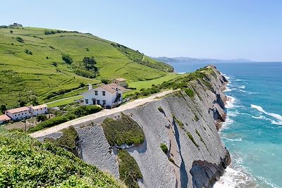 Côte basque : entre océan et montagnes