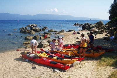 Départ en kayak près de Porto Pollo - Corse