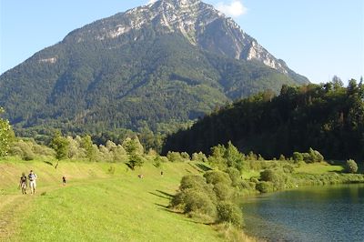 Randonnée près du village du Châtelard dans les Bauges - France