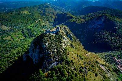 Vue aérienne du château de Montségur - Occitanie - France