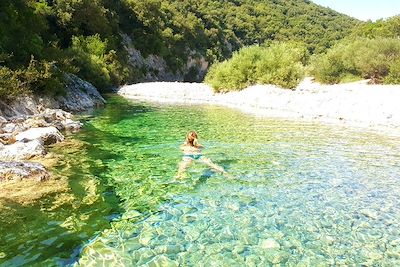 Baignade - Aventures et nature en Ardèche - France