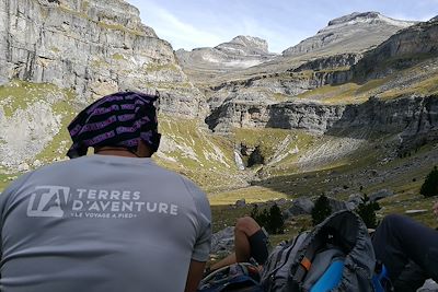 Vue sur le Mont Perdu depuis le canyon la vallée d'Ordesa - Espagne