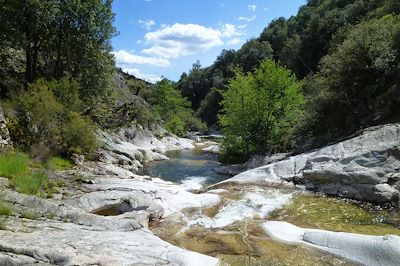 Randonnée dans le piémont ardéchois - France