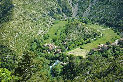 Le Larzac et le cirque de Navacelles avec un âne