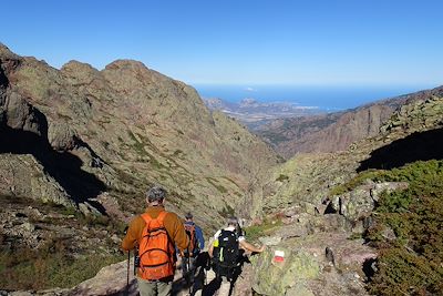 Descente vers Bonifatu - GR20 Nord - Corse - France