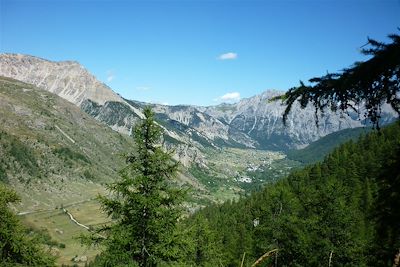 Névache - vue depuis la montée jusqu'à Buffère - Hautes Alpes - France