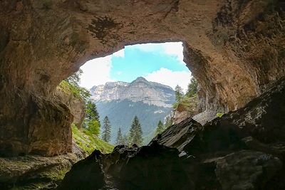 Depuis la grotte au dessus du cirque de St-Même - Parc naturel régional de Chartreuse - France