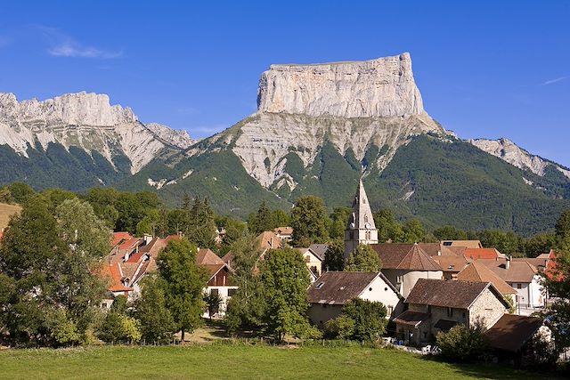 Voyage Mont Aiguille et falaises du Vercors