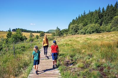 Randonnée en famille en Auvergne - France