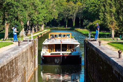 Canal de Bourgogne - France