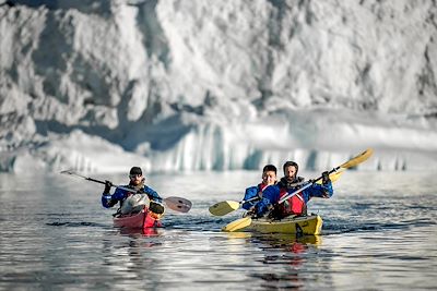 Kayaks dans la baie de Disko -Groenland