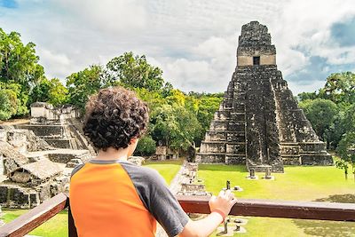 Enfant - Temple de Tikal - Guatemala 