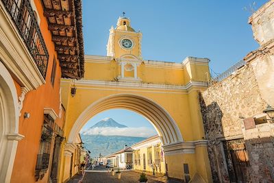 Vue d’Antigua et du volcan Agua  - Guatemala