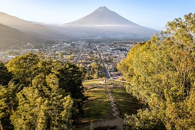 Vue d’Antigua et du volcan Agua  - Guatemala