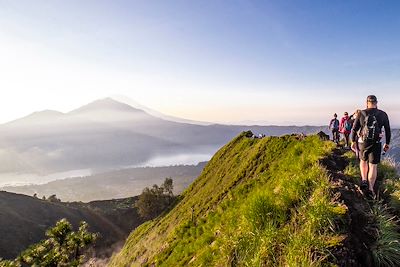 Volcan Batur avec vue sur le volcan Agung - Indonésie