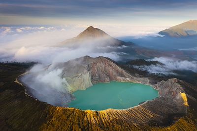 Volcan Ijen - cratère vue du ciel 