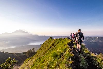 Volcan Batur avec vue sur le volcan Agung - Indonésie