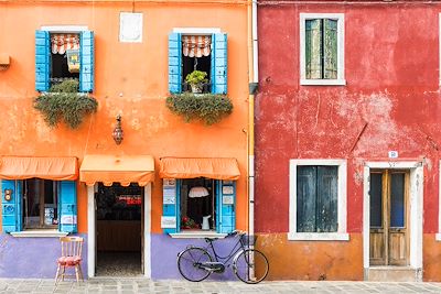 Maisons colorées et vélo - Venise - Italie