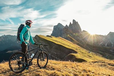 Vélo sur la Seceda, dans les Dolomites italiennes - Italie