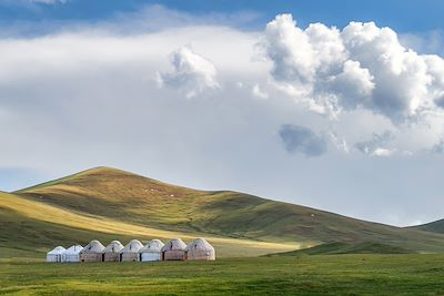 campement de yourte dans la région du lacSong Kul au Kirghistan 