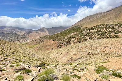 En direction de Tizi N tirghist - Vallée des Bougmez - Maroc