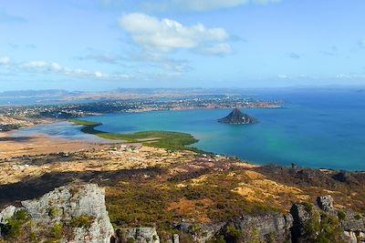 Vue sur Nosy Lonio depuis Diego Suarez - Baie d'Antsiranana - Madagascar