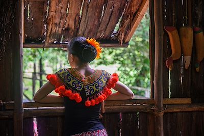 Femme Iban en costume traditionnel - Malaisie