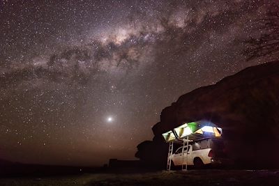 Camping dans le désert en Namibie 