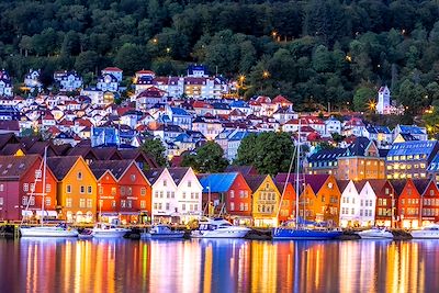 Lumières du soir sur les maisons de Bryggen - Bergen, Norvège