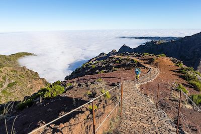 Sommet du Pico Ruivo et vue sur le Pico do Arieiro - Madère - Portugal