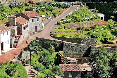 Petit village près de la Ribeira dos Caldeiroes - Nordeste - Açores - Portugal