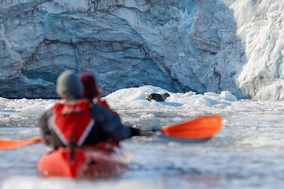 Kayak dans l'Isfjord - Spitzberg - Norvège