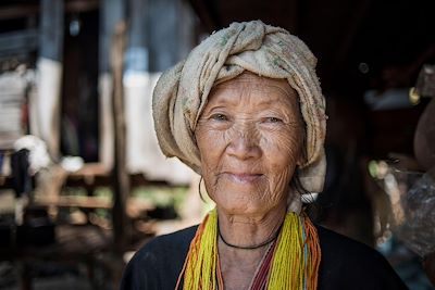 Portrait d'une femme âgée de la tribu des collines près de Pai, en Thaïlande