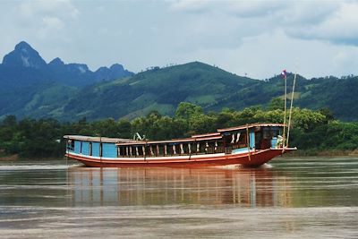 Bateau sur le Mékong près de Luang Prabang - Laos