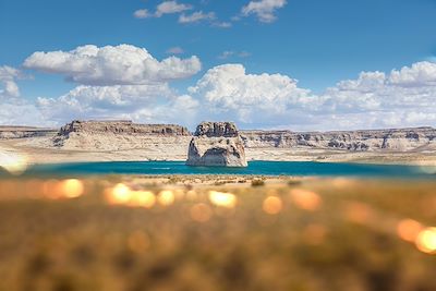 Vue sur Lone Rock et Lone Rock Beach, Utah