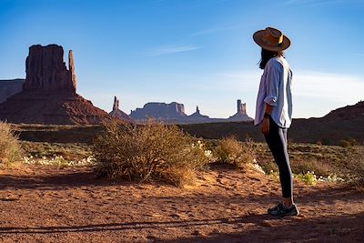 Jeune femme à  Monument Valley, USA