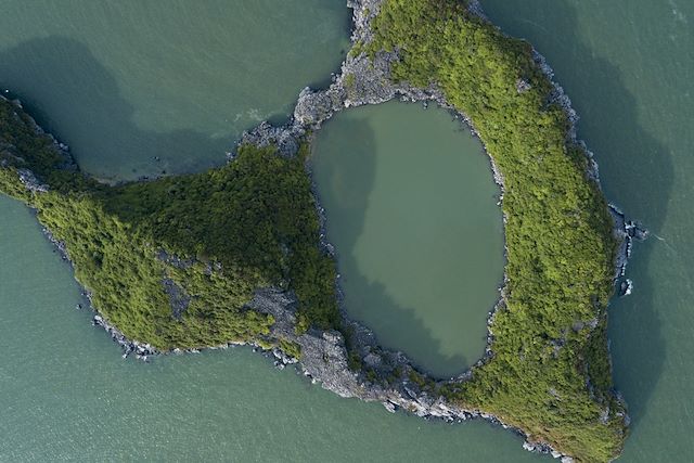 Voyage Mystérieuse baie d'Halong et sourires d'Angkor